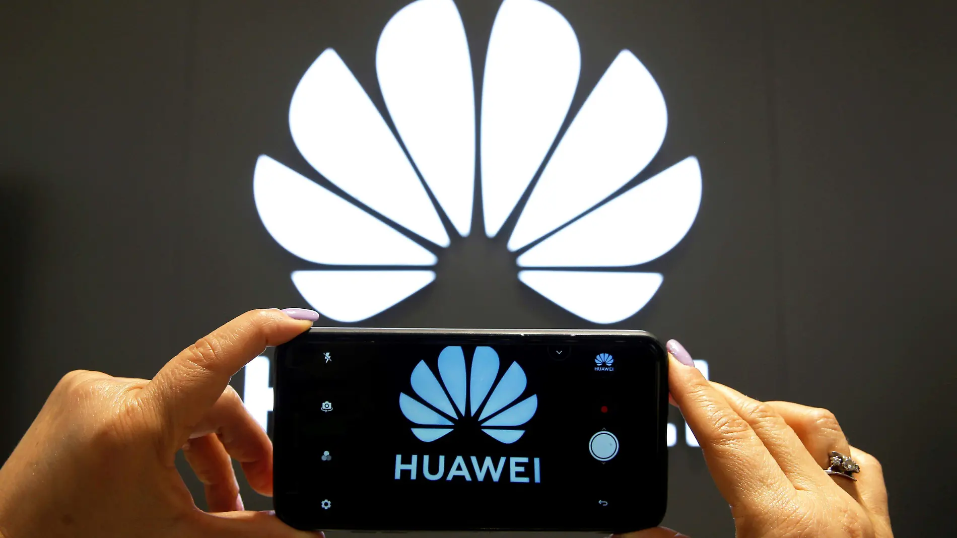 HUAWEI reuters (2)